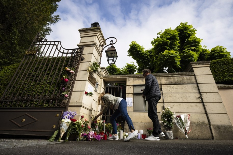 Brama do posiadłości w Szwajcarii, w której mieszkała Tina Turner. /MICHAEL BUHOLZER /PAP/EPA