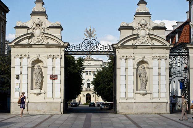 Brama główna Uniwersytetu Warszawskiego /Wojciech Pacewicz /PAP