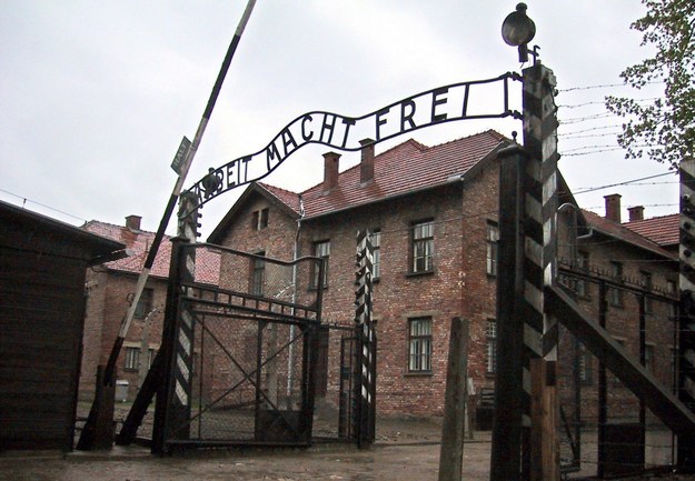 Brama obozu Auschwitz /PAP/EPA/FRANK LEONHARDT /PAP/EPA