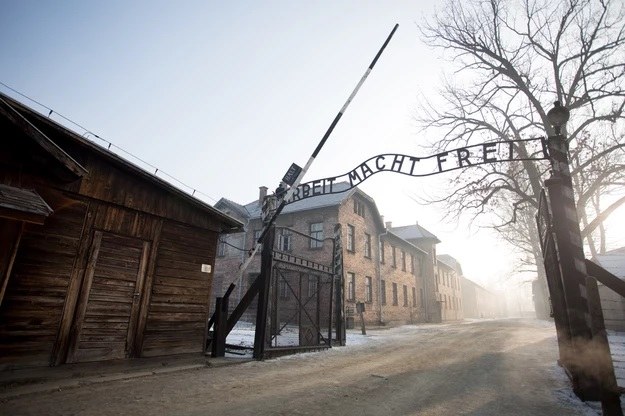 Brama obozu Auschwitz /Shutterstock