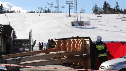 Brama przygniotła babcię z wnuczkiem w Białce Tatrzańskiej. Są pierwsze zarzuty