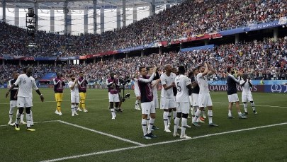 Bramka po rzucie wolnym i fatalny błąd bramkarza! Francja pierwszym półfinalistą!