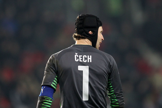 Bramkarz Chelsea Londyn Petr Cech jest już po operacji barku /(CTK Photo/Milan Kammermayer) /PAP