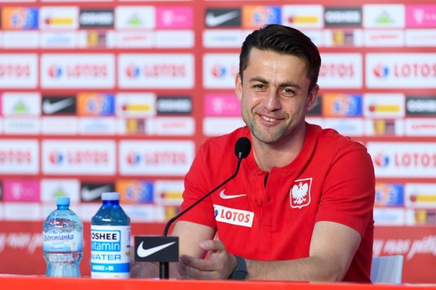 Bramkarz reprezentacji Polski Łukasz Fabiański podczas konferencji prasowej w Opalenicy na zgrupowaniu przed tegorocznym Euro /	Jakub Kaczmarczyk   /PAP