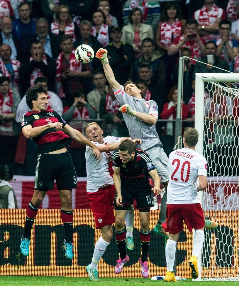 Bramkarz reprezentacji Polski Wojciech Szczęsny podczas meczu z Niemcami /AFP