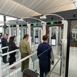 ​Bramki do automatycznej odprawy pasażerów na gdańskim lotnisku