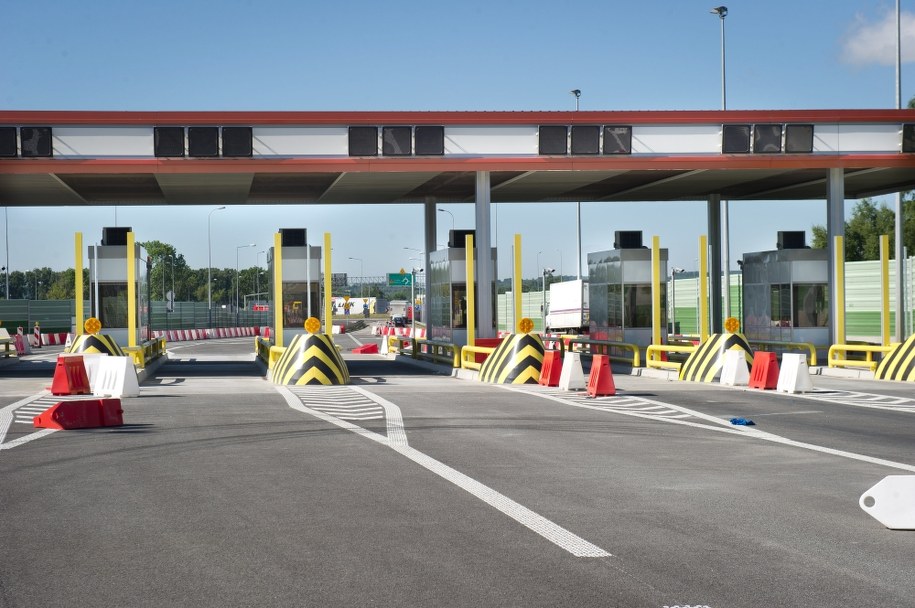 Bramki do poboru opłat na wjeździe na odcinek autostrady A2 Stryków - Konin /Grzegorz Michałowski /PAP