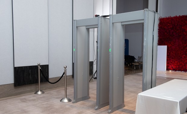 ​Bramki i detektory metali przy wejściu do szpitali? "Państwo musi zainwestować"