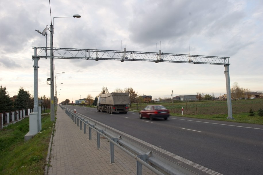 Bramownica systemu poboru opłat viaTOLL pod Łowiczem /Grzegorz Michałowski /PAP