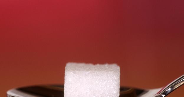 Branża cukiernicza twierdzi, iż w Polsce cukier jest za drogi /AFP
