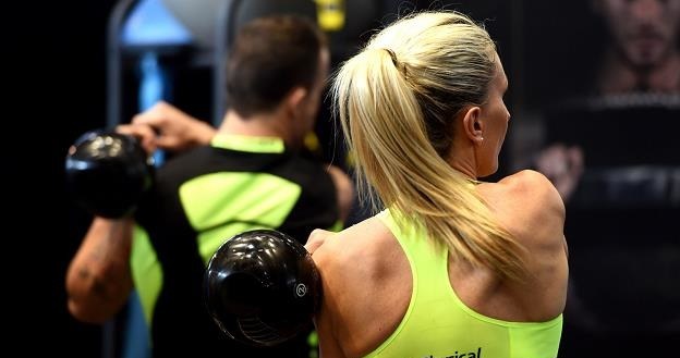 Branża fitness idzie na wojnę /AFP