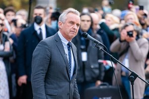 Bratanek JFK rzuca wyzwanie Joe Bidenowi. Chce rywalizować o prezydenturę