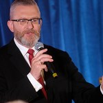Braun popiera deregulację rządu. Komu przekaże głosy?