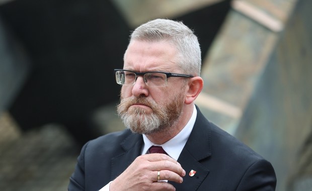 Braun zniszczył wystawę LGBT w Sejmie. Jest zawiadomienie do prokuratury