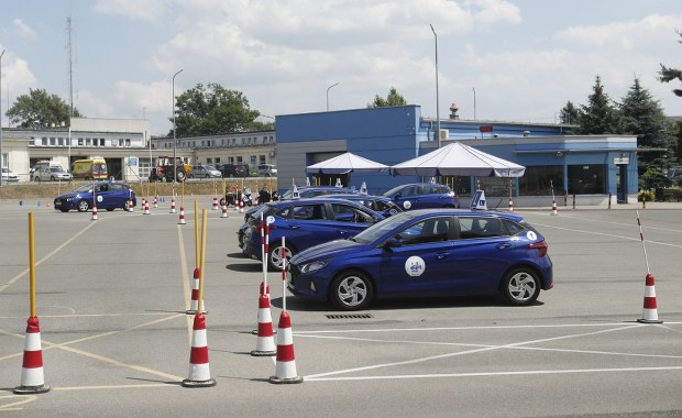 "Brawo", "olbrzymi błąd". Skrajne opinie o zmianach na egzaminie na prawo jazdy