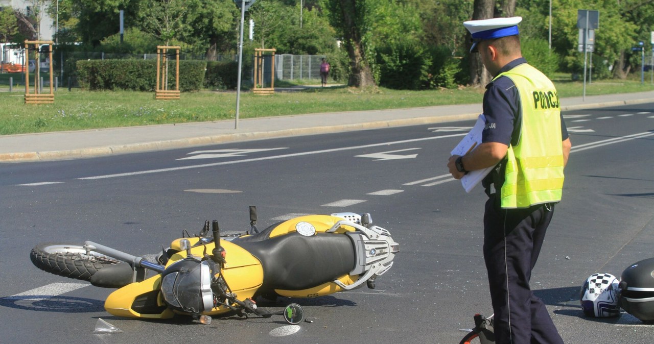 Brawura i bezmyślność motocyklisty doprowadziły do groźnego wypadku na przejściu dla pieszych (fot. ilustracyjne) /Jaroslaw Jakubczak/Polska Press/East News /