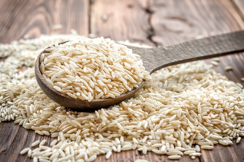 Brązowy ryż ma działanie antyoksydacyjne. Jest idealny dla cery /123RF/PICSEL