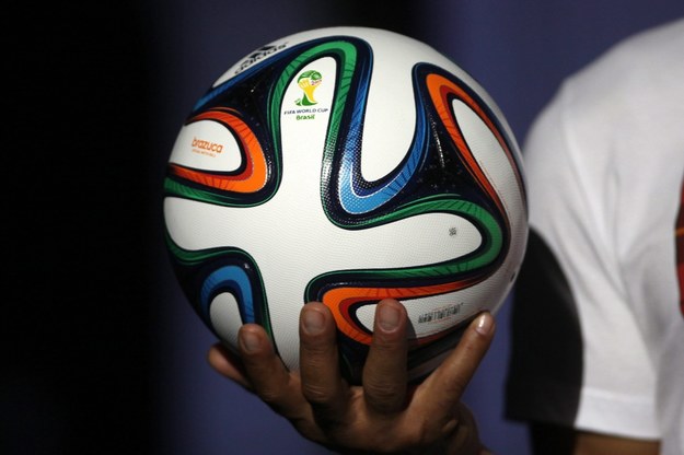 "Brazuca" - oficjalna piłka mistrzostw świata w Brazylii / 	Antonio Lacerda    /PAP/EPA