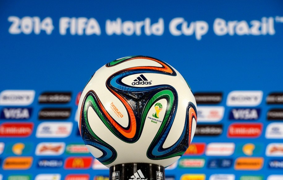 Brazuca - oficjalna piłka mundialu 2014 / 	SHAWN THEW    /PAP/EPA