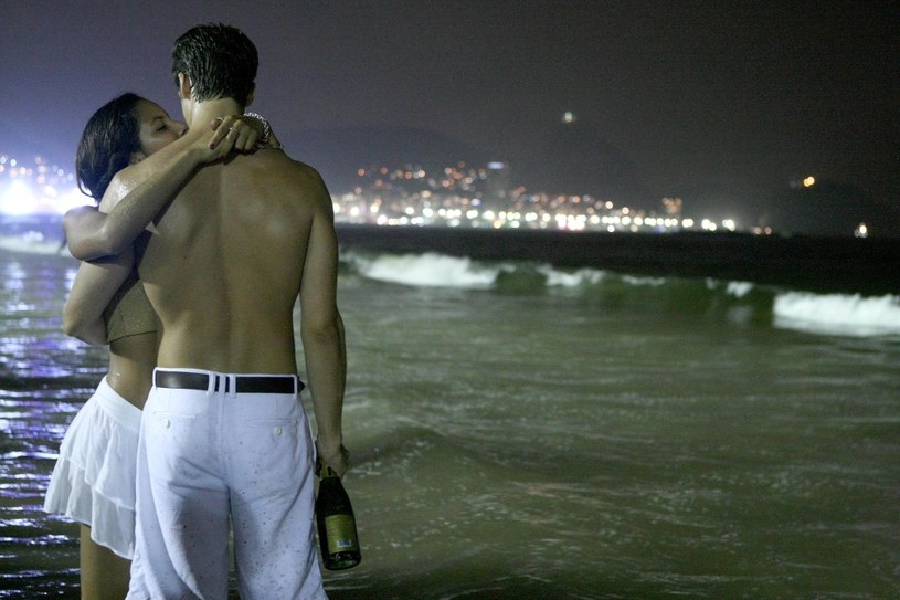 Brazylijczycy nie słyną z wierności w związkach. Czy aplikacja szpiegująca to dobry sposób na niewiernych partnerów? /AFP