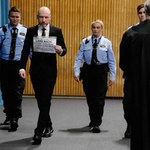 Breivik w sądzie z "Z" na głowie i manifestem poparcia dla Rosji, Chin, Iranu i KRLD