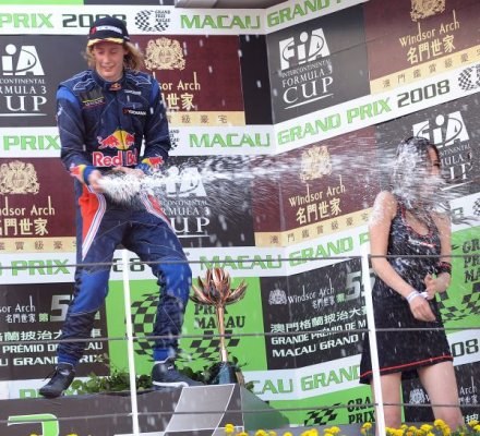 Brendon Hartley odbędzie testy w teamie Red Bull. /AFP