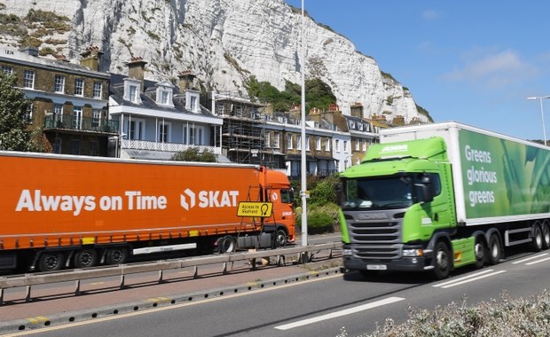 Brexit na twardo? Kierowcy ciężarówek muszą liczyć się z "całkowitym, kompletnym chaosem"