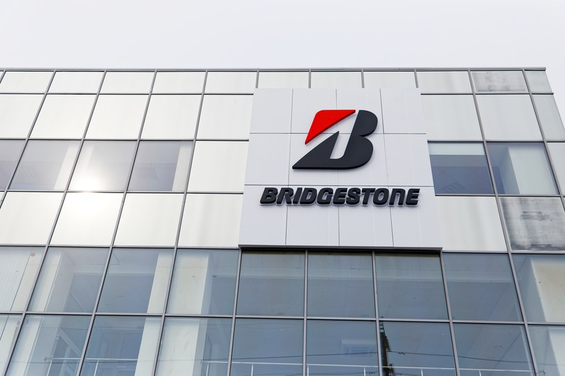 Bridgestone jest kolejną spółką motoryzacyjną, która zdecydowała się wstrzymać działalność w Rosji /123RF/PICSEL