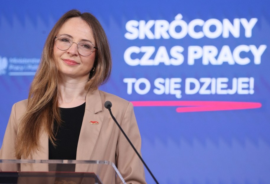 Briefing prasowy z udziałem minister rodziny, pracy i polityki społecznej Agnieszki Dziemianowicz-Bąk. /Pawel Wodzynski /East News