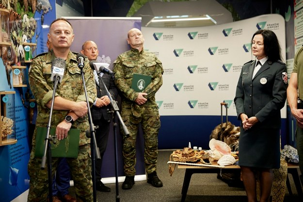 Brifing prasowy w Centrum Edukacji Lotniczej krakowskiego lotniska /Małopolski Urząd Wojewódzki /Materiały prasowe