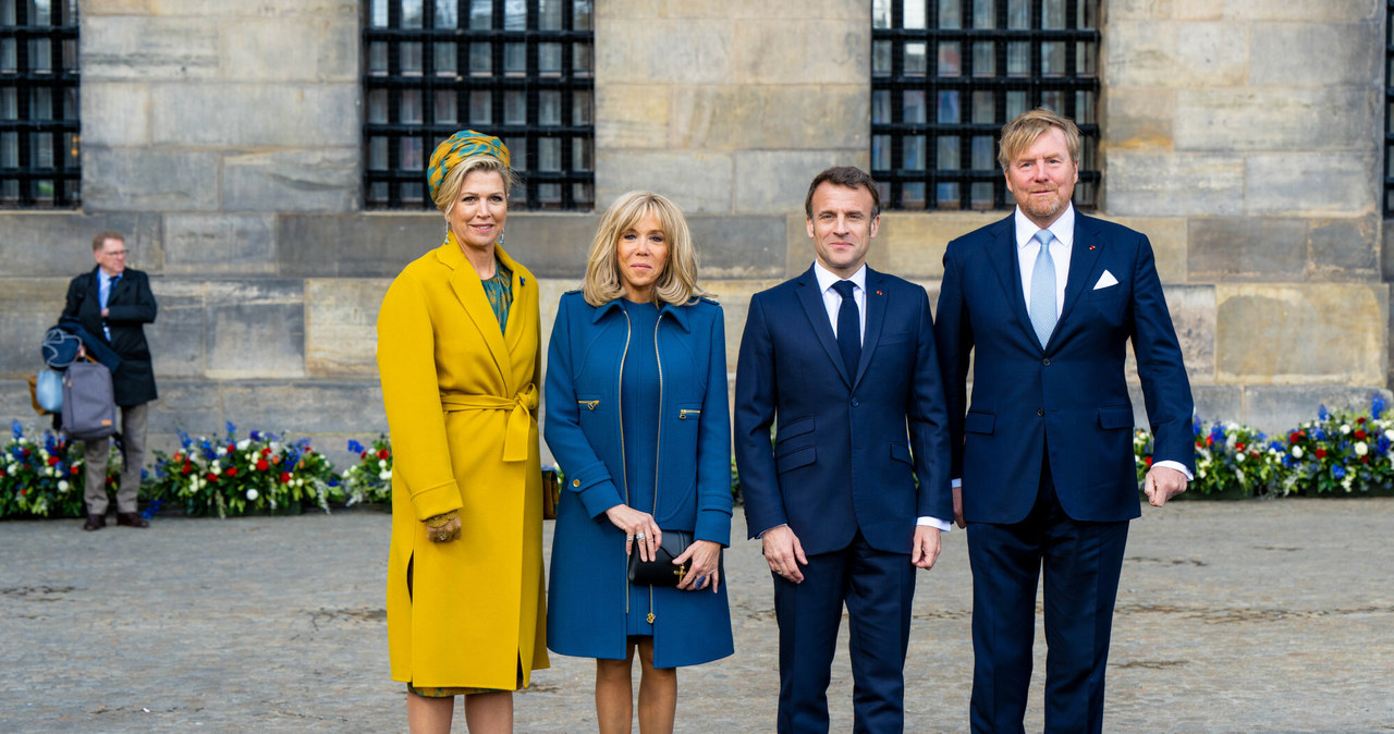 Brigitte Macron pojawiła się w Holandii w niebieskim płaszczu oraz sukience w tym samym kolorze /Cover Images/East News /East News