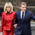 Brigitte Macron w Londynie skradła całą uwagę. To przez "kolor mocy i pewności siebie"