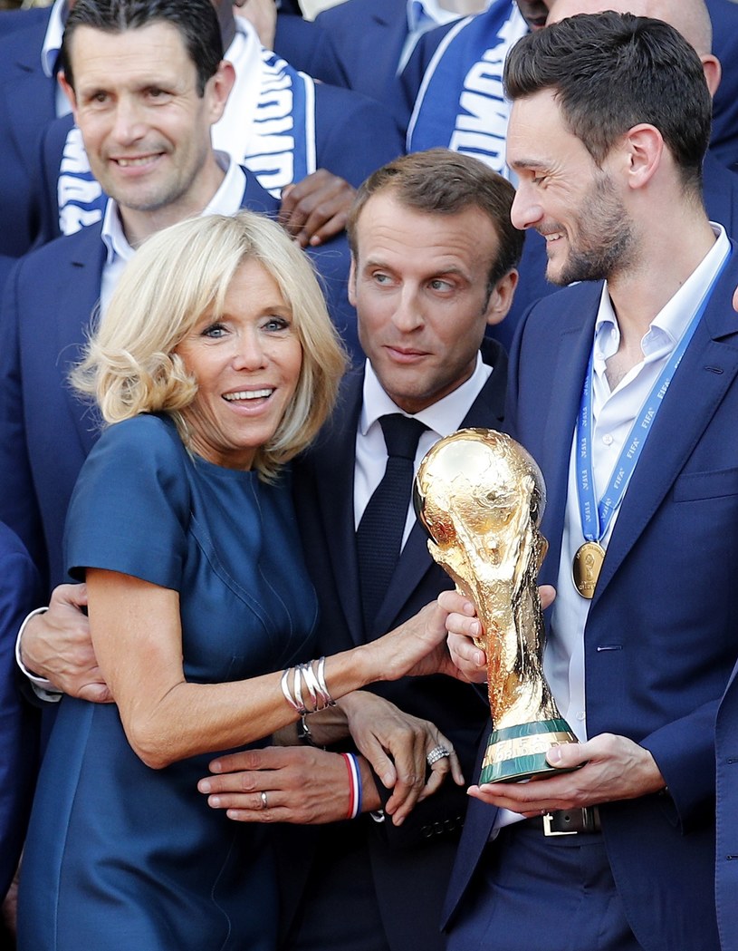 Brigitte Macron z mężem podczas Mistrzostw Świata /Associated Press /East News