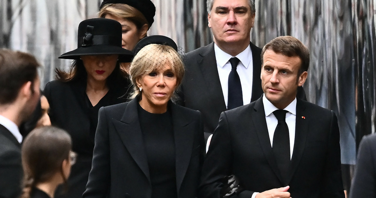 Brigitte Macron zawsze przyciąga wzrok zebranych /MARCO BERTORELLO /East News