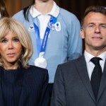 Brigitte Macron znów pokazała klasę i… nogi. Stylizacje pierwszej damy zachwycają? 