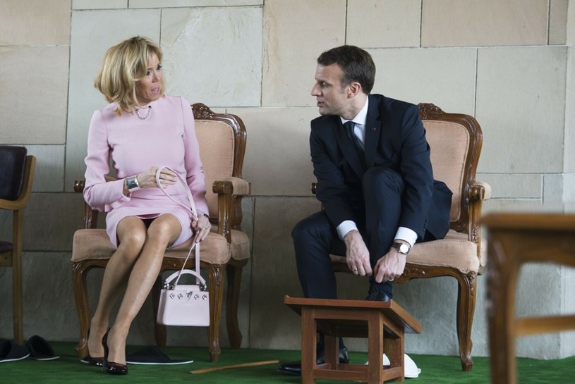 Brigitte Marcon powinna unikać siadania w kreacjach o długości nad kolano - podkreślają eksperci od savoir-vivre'u /Blondet Eliot/ABACA /East News