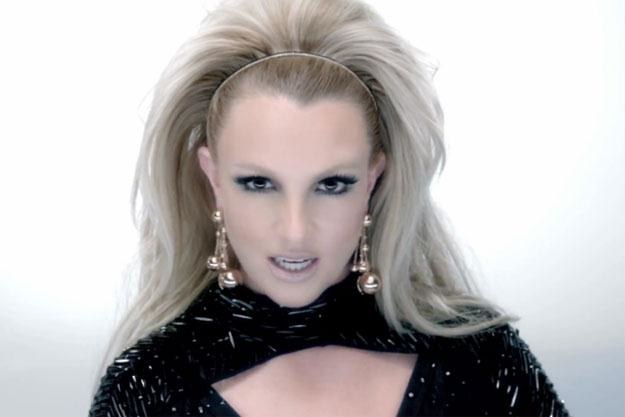 Britney Spears w teledysku do utworu "Scream & Shout" /