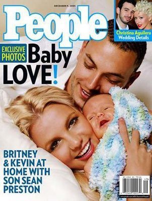 Britney Spears z mężem Kevinem Federlinem i synem Seanem Prestonem na okładce magazynu "People" /