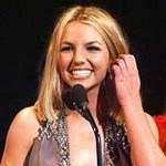 Britney zarabia stopami