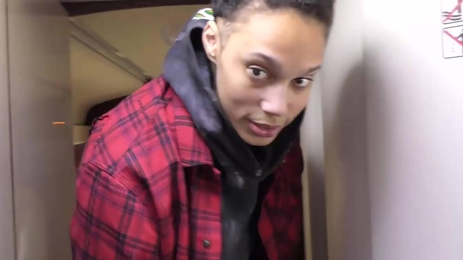 Brittney Griner w drodze do domu /Russian Federal Security Service /PAP/Newscom