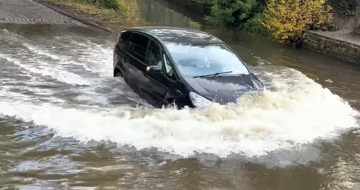 Bród w angielskim mieście stał się nietypową atrakcją turystyczną. / BENGREGERS/ You Tube/ zrzut ekranu /