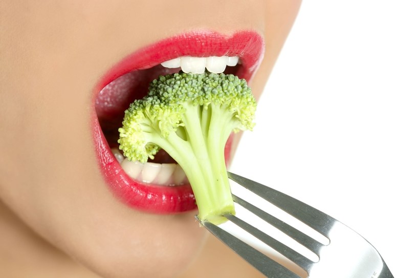 Brokuły należy jeść na surowo! /123RF/PICSEL
