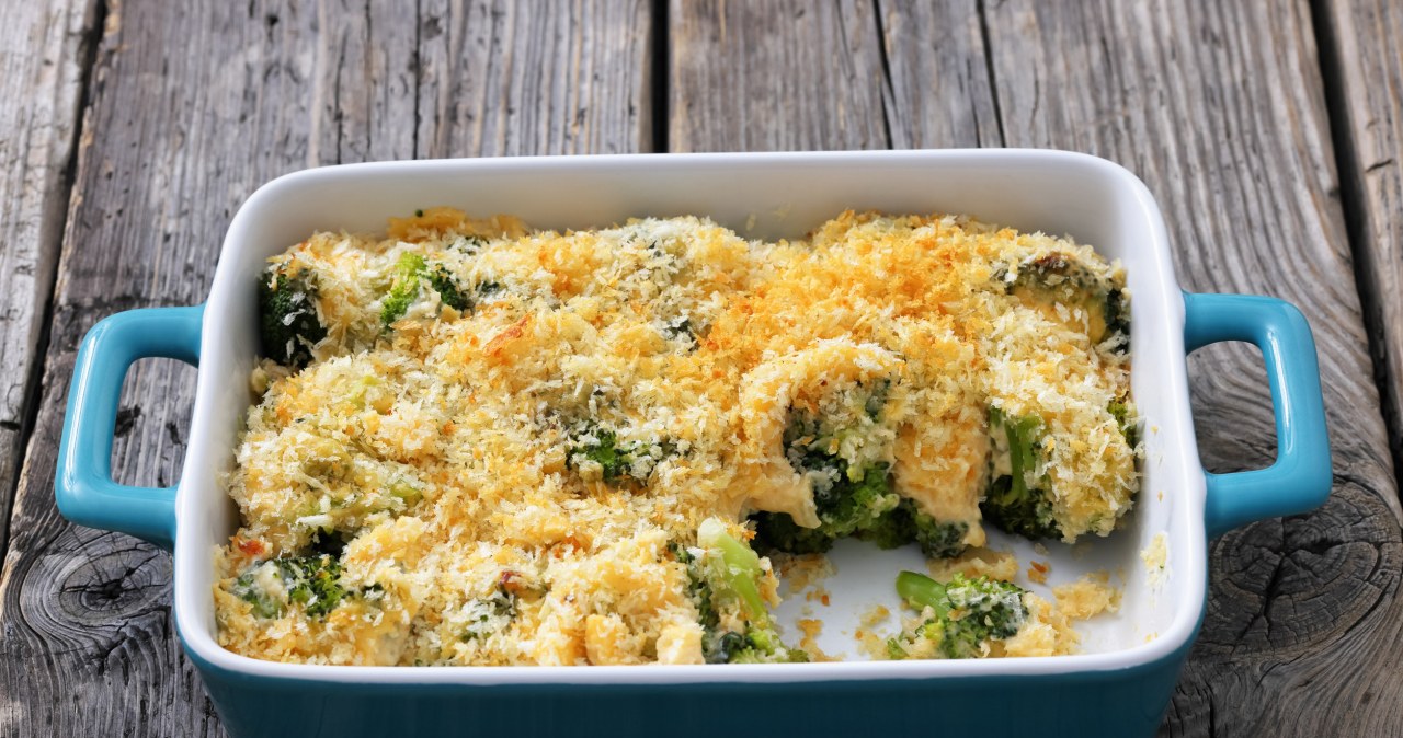 Brokuły pod kruszonką mogą być samodzielnym daniem lub dodatkiem do obiadu /myviewpoint /123RF/PICSEL