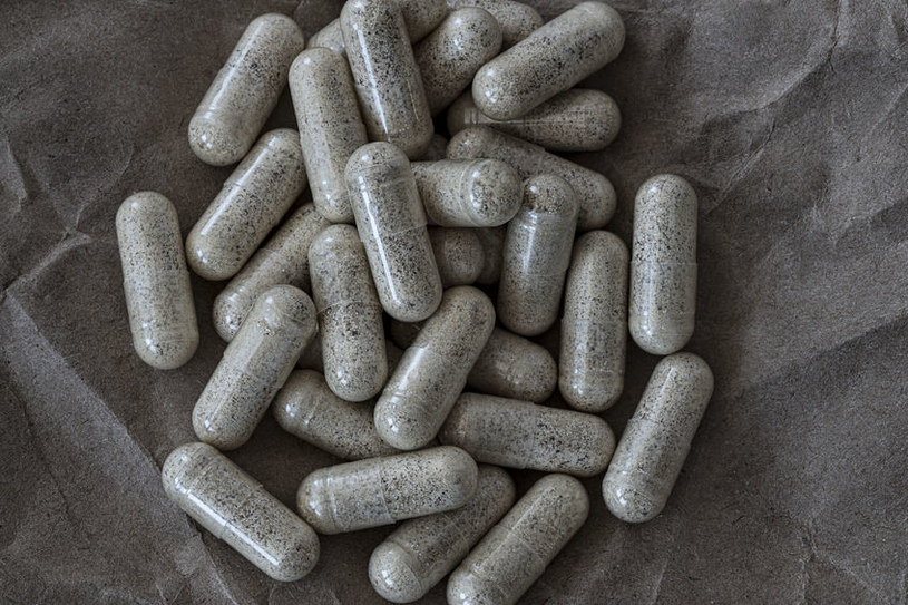 Bromelina jest częstym składnikiem tabletek, np. na odchudzanie /123RF/PICSEL