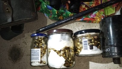 Broń i amunicja w domu. Policjanci sprawdzą, czy mężczyzna kłusował