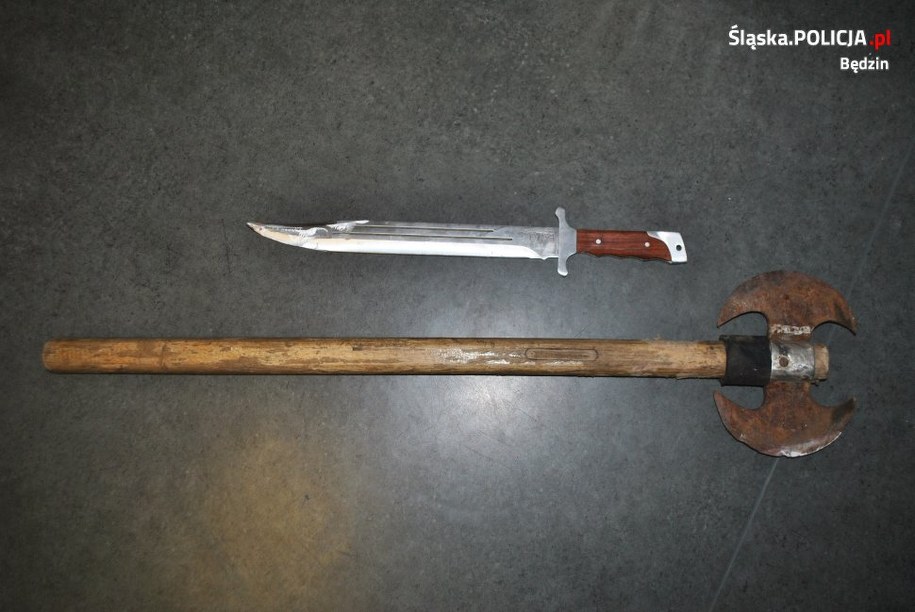 Broń, która mężczyzna miał przy sobie w chwili ataku /Policja Będzin /