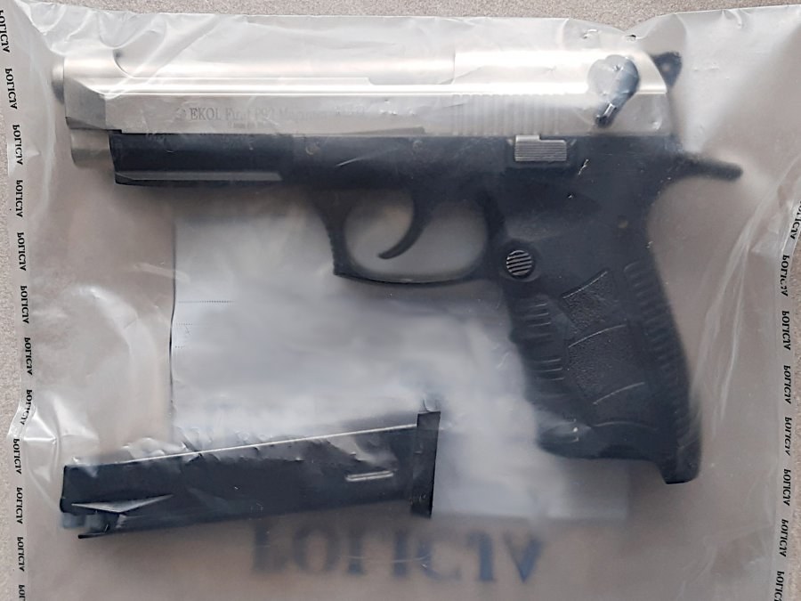 Broń, której użył 29-latek to pistolet gazowy kalibru 9 mm /Policja