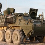Broń laserowa coraz bliżej pola walki. Testy na wozie bojowym Stryker zakończone sukcesem