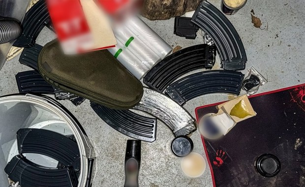 Broń, narkotyki i kontrabanda. Spektakularna akcja służb w Małopolsce