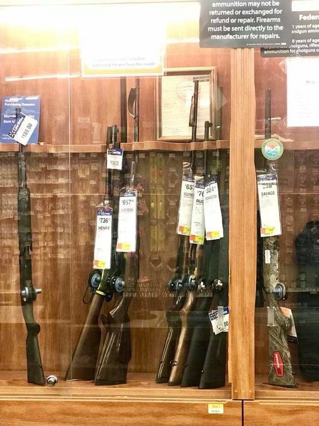 Broń sprzedawana w sklepach Walmart /Paweł Żuchowski, RMF FM